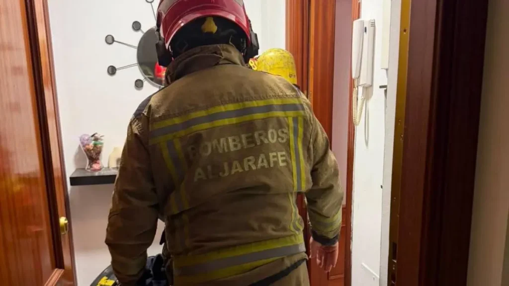 Un incendio en una cocina de Camas deja tres heridos leves por inhalación de humo, incluyendo a un recién nacido de cinco días