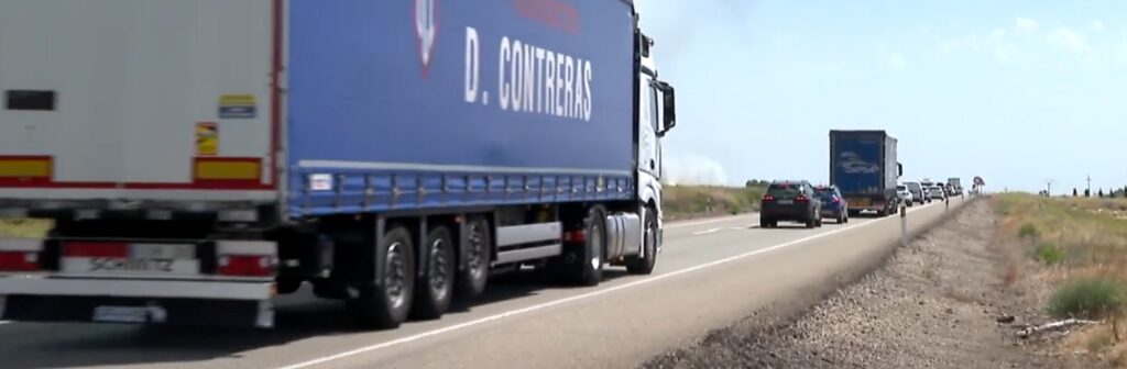 Controlado el fuego en Villafranca de Ebro después de calcinar 100 hectáreas y reabrir la AP-2