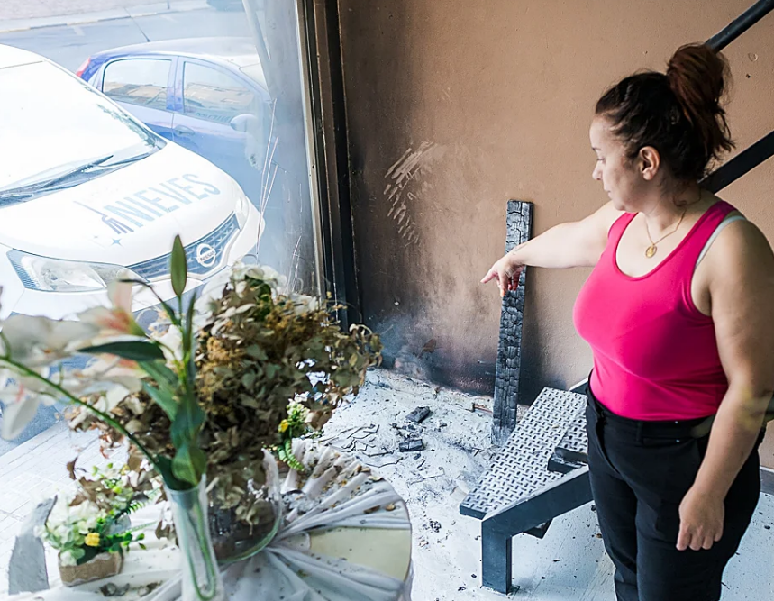 Incendio provocado causa graves daños en una peluquería de Badajoz y la Policía investiga lo ocurrido