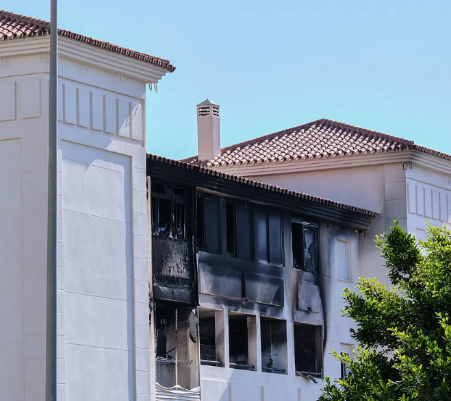 Muere la madre de los niños fallecidos por el incendio de un cargador en Benalmádena. La tragedia de una familia que pierde a sus tres miembros.