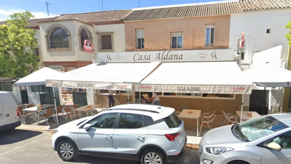 Tres afectados por quemaduras leves en un incendio en el bar Casa Aldana (Ciudad Jardín)