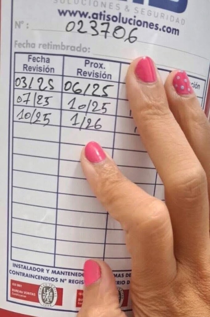 Sendy Nanwani alerta sobre el peligro de extintores caducados en el nuevo hospital