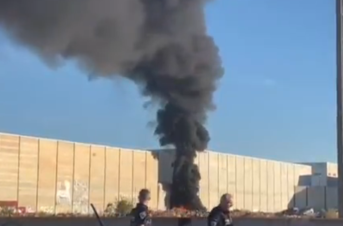 Fuego en una nave abandonada y llena de basura en Illescas