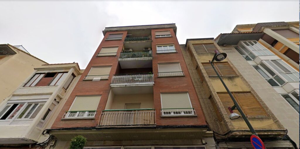 Tres personas fueron trasladadas al Hospital de Calahorra tras un incendio en la cocina de una vivienda de la calle Cavas.