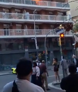 Tragedia en Sants: muere un hombre tras declararse un fuego en su vivienda. Un incendio mortal en Barcelona