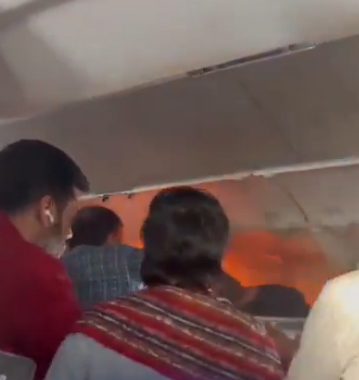 Un cargador portátil se incendia en pleno vuelo y desata el pánico