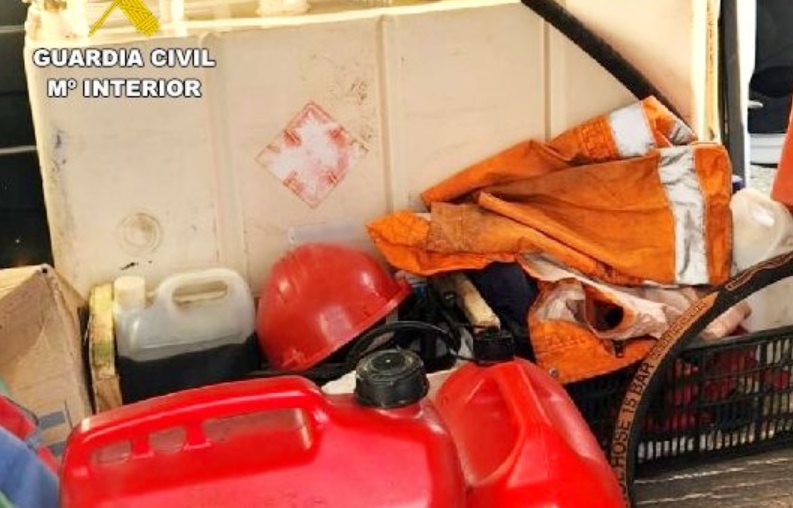 Denuncian a una empresa por transportar gasoil en una furgoneta con un depósito sin revisar desde hace más de una década
