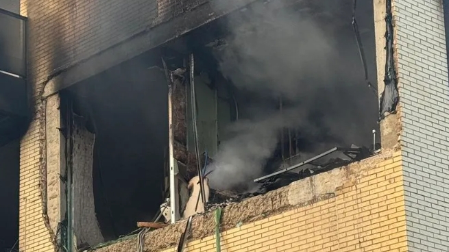 Una explosión en una vivienda de Valdemoro (Madrid) desencadena un incendio de gran magnitud en un bloque de cuatro plantas