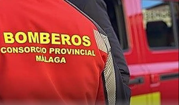 Un incendio en la Avenida Plutarco de Teatinos se salda con cuatro personas heridas