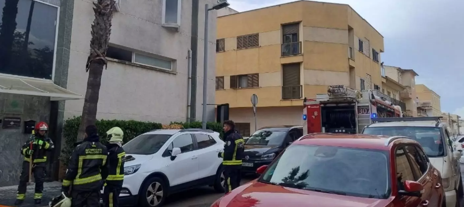 Dos personas son evacuadas tras quedar atrapadas por un incendio en un gimnasio en Inca